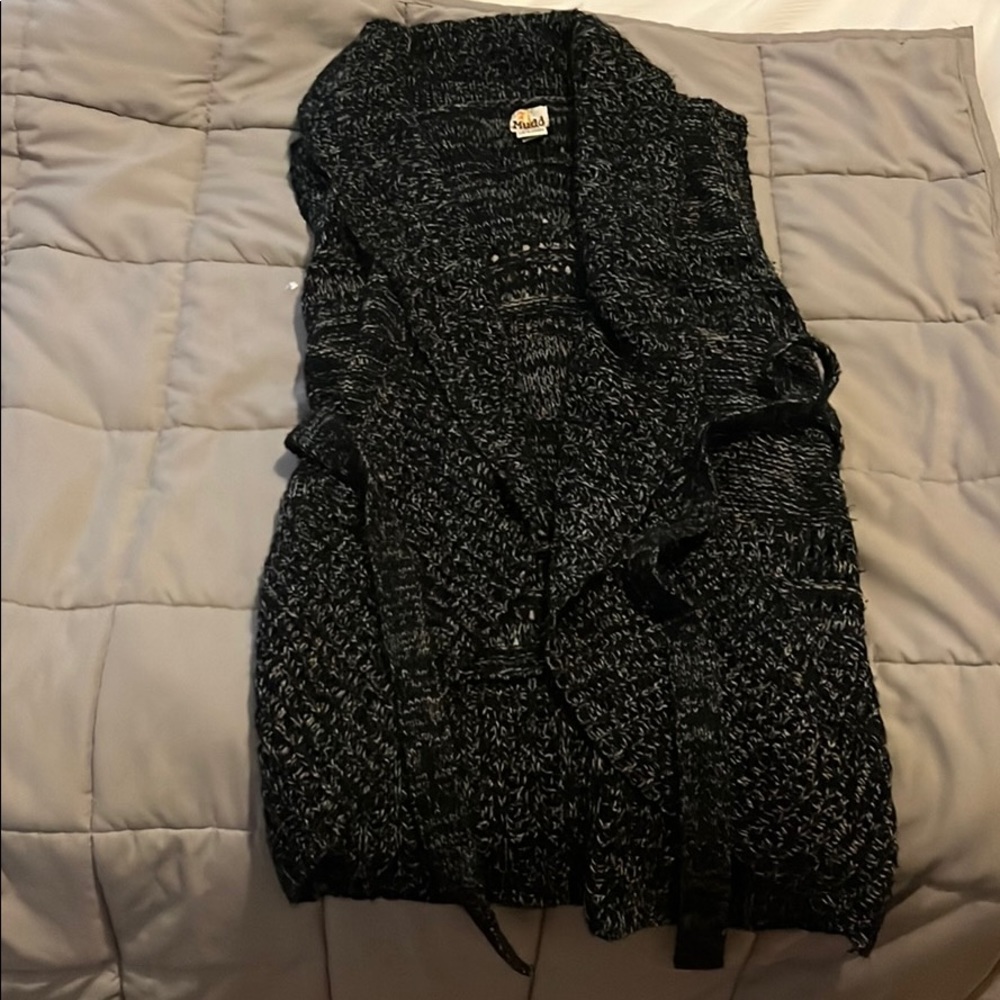 Sweater vest with waist tie